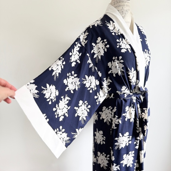 Early 2000s Natori Classics Robe Set – Made in the Philippines - Picture 3 of 14